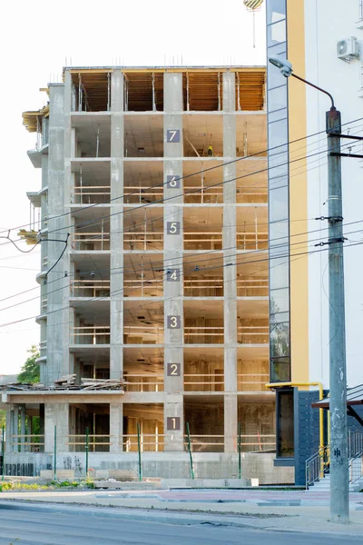 Edifício moderno em detalhe de construção, quadro de concreto, janela — Fotografia de Stock