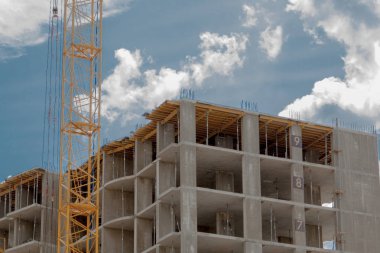 İnşaat detayı altında modern bina, beton çerçeve, elirleyin