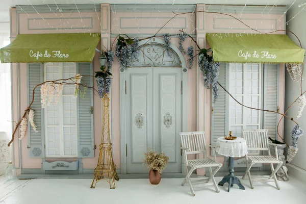 Kafe yakın bir tablo, bir fotoğraf stüdyosu fotoğraf için konum