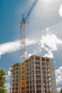 İnşaat detayı altında modern bina, beton çerçeve, elirleyin