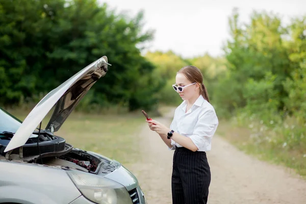 Arabadan sonra yol kenarındaki genç kadın o OP