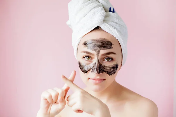 Beauty Cosmetic Peeling. Closeup Beautiful Young Female With Bla — Stock Photo, Image