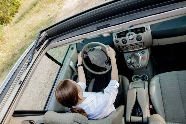 Närbild porträtt av trevlig ser kvinnliga med glada positiva — Stockfoto