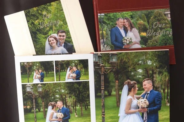 Kiev, Ucrânia - Maio 15, 2019 Páginas de casamento photobook or weddin — Fotografia de Stock