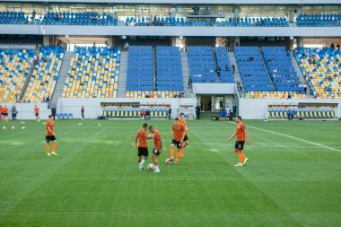 Lviv, Ukrayna - 18 Ağustos 2019: Shakhtar Donetsk - Lviv, Ukrayna arasında oynanan Ukrayna Şampiyonası maçında maç öncesi antrenman oyuncuları Shakhtar