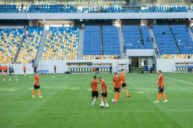 Lviv, Ukrayna - 18 Ağustos 2019: Shakhtar Donetsk - Lviv, Ukrayna arasında oynanan Ukrayna Şampiyonası maçında maç öncesi antrenman oyuncuları Shakhtar