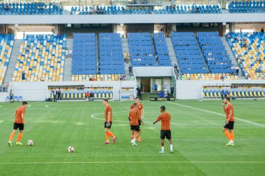 Lviv, Ukrayna - 18 Ağustos 2019: Shakhtar Donetsk - Lviv, Ukrayna arasında oynanan Ukrayna Şampiyonası maçında maç öncesi antrenman oyuncuları Shakhtar