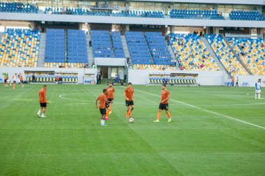 Lviv, Ukrayna - 18 Ağustos 2019: Shakhtar Donetsk - Lviv, Ukrayna arasında oynanan Ukrayna Şampiyonası maçında maç öncesi antrenman oyuncuları Shakhtar