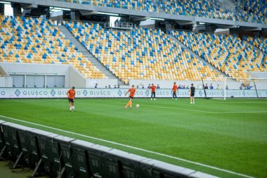 Lviv, Ukrayna - 18 Ağustos 2019: Shakhtar Donetsk - Lviv, Ukrayna arasında oynanan Ukrayna Şampiyonası maçında maç öncesi antrenman oyuncuları Shakhtar