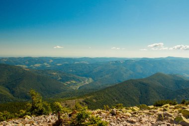 F ile kaplı dağ zirveleri ile güzel dağ manzarası