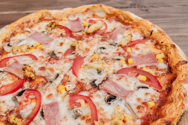 Mozzarella peynirli Pepperoni Pizza, Jambon, Domates, biber, S