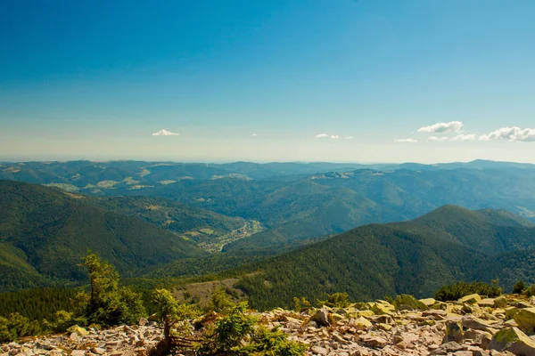 F ile kaplı dağ zirveleri ile güzel dağ manzarası