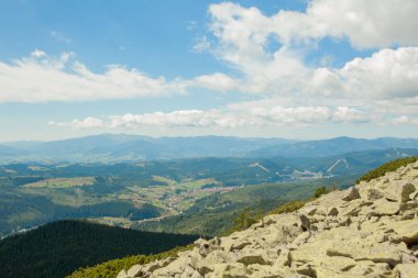 F ile kaplı dağ zirveleri ile güzel dağ manzarası