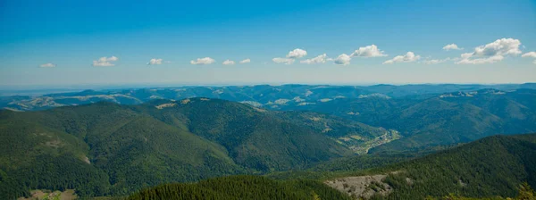 Panorama of Carpathian mountains in summer sunny day ,Travel at Ukraine. Beauty of nature concept. — Stock Photo, Image