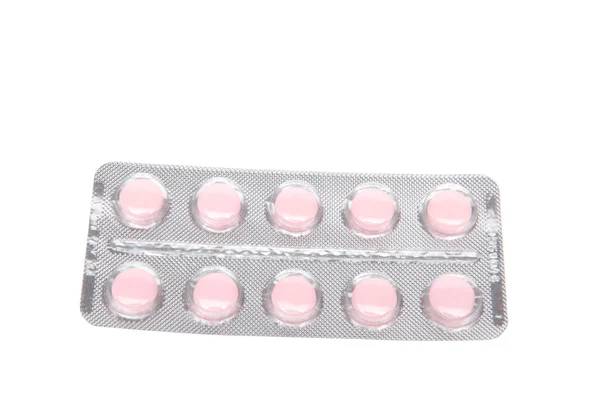 Pastillas de color rosa en blister, aisladas sobre fondo blanco —  Fotos de Stock