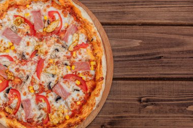 Mozzarella peynirli Pepperoni Pizza, Jambon, Domates, biber, S