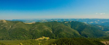 F ile kaplı dağ zirveleri ile güzel dağ manzarası