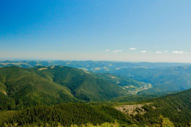 F ile kaplı dağ zirveleri ile güzel dağ manzarası