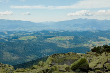 F ile kaplı dağ zirveleri ile güzel dağ manzarası