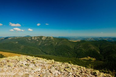 F ile kaplı dağ zirveleri ile güzel dağ manzarası