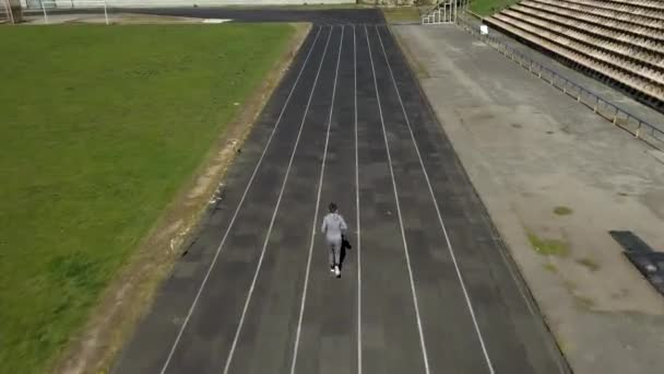 Circuit Lopers Man Jongen Draait Het Stadion — Stockvideo