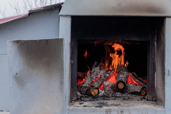 Hot Vivid Burning Birch Logs Fireplace Cold Winter Day — Stock Photo, Image
