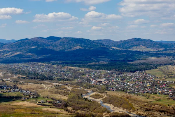 Blick Auf Die Landschaft Der Karpaten Bewölkten Sommertagen Berggipfel Wälder — Stockfoto