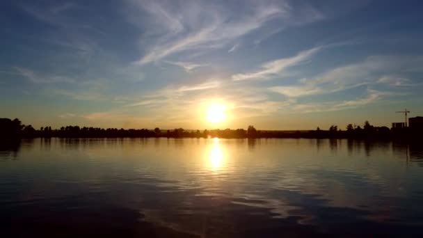 Pôr Sol Sobre Mar Com Reflexo Luz Sol Timelapse — Vídeo de Stock