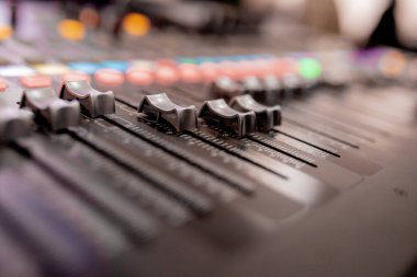 Ses karıştırıcı kontrolü için düğme ekipmanı, ses karıştırıcı kontrolü için ekipman, seçim aygıtı.