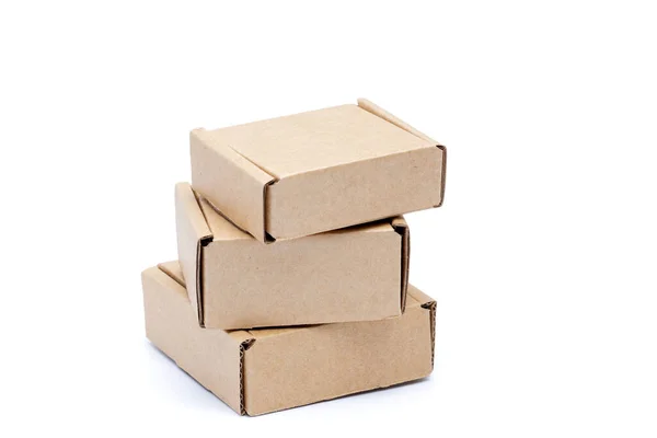 Beyaz Arkaplanda Karton Kutular Izole — Stok fotoğraf