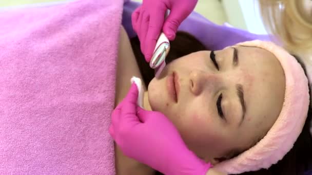 Ultrasonic Scrabbing Young Woman Receiving Ultrasound Cavitation Facial Peeling Cleansing — Stock Video