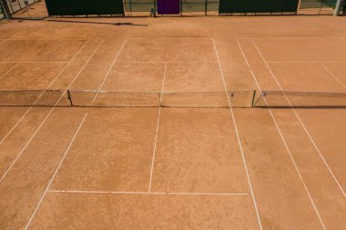 Tenis Clay Court 'da. Kuşun görüntüsü.