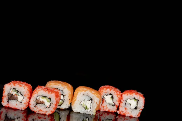 Philadelphia Roll Salmon Cheese Cucumber Black Background Reflection Sushi Philadelphia — Stock Photo, Image