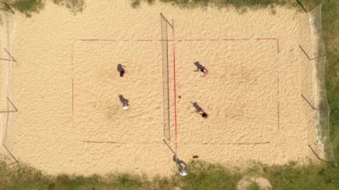Voleybol oynarken hiçbir oyuncu tanımlanamadı. Hava görüntüsü