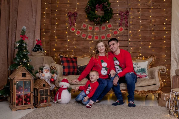 Retrato Família Natal Xmas Árvore Interior Luzes Feliz Ano Novo — Fotografia de Stock