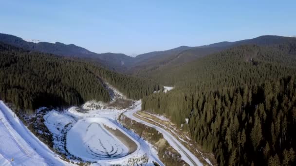 Drone Repülés Egy Csoport Ember Síelés Sípályán Téli Szezonban Gondola — Stock videók