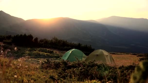 Tourist Tent Sunset Background Beautiful Mountain Range Camp Tourists Pass — Stock Video