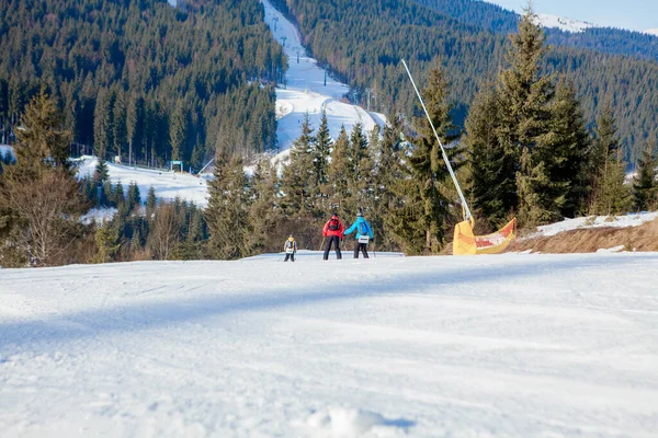 Ukraine Kyiv April 2020 Skiing People Chair Lifts Ski Region — Stock Photo, Image