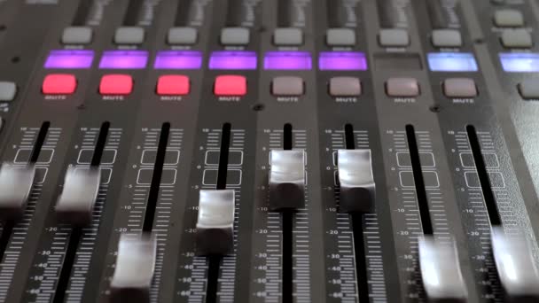 Telecomando Regolazione Del Suono Mixer Audio Ingegnere Del Suono Regola — Video Stock