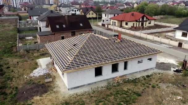 Vista Aérea Casa Tijolo Inacabado Com Estrutura Estrutura Telhado Madeira — Vídeo de Stock