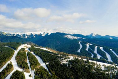 Dağlarda güzel bir bahar. Karpatlar 'ın yeri, Ukrayna, Avrupa. Güzellik dünyası.