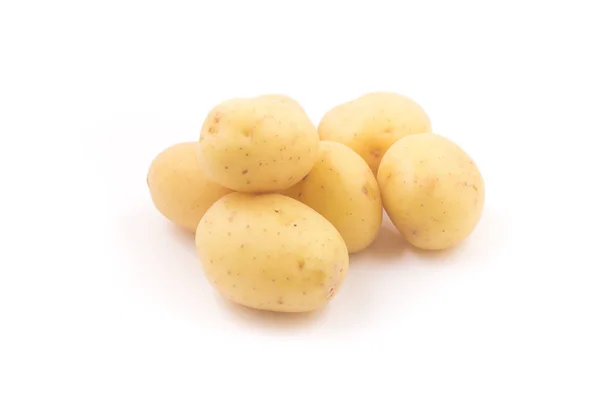 Haufen Babykartoffeln Auf Weißem Hintergrund — Stockfoto