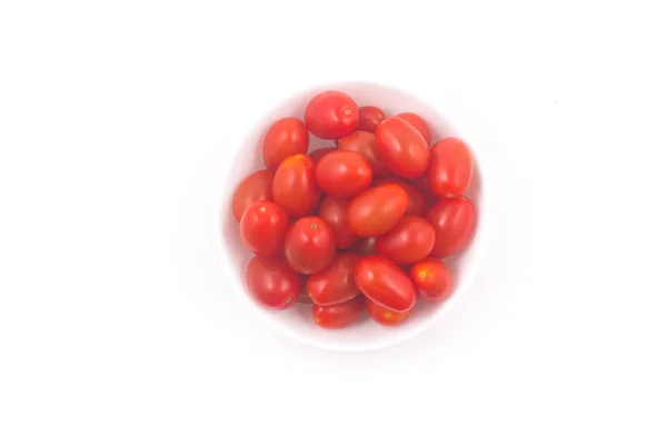 在白色背景查出的碗樱桃西红柿 — 图库照片
