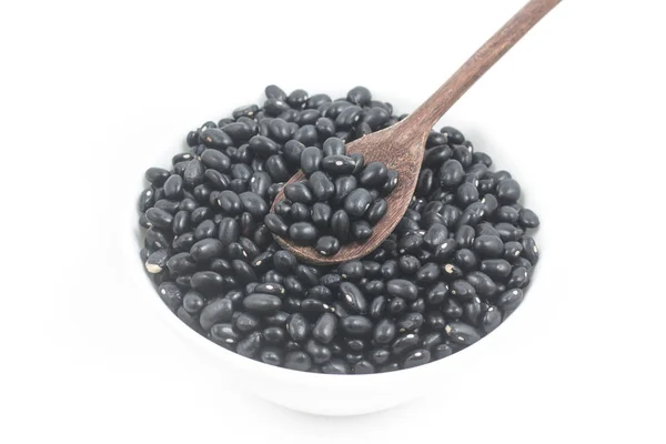 黑豆放在碗里 与白色背景隔离 — 图库照片
