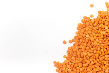 Kırmızı mercimek çerçeve beyaz bir arka plan üzerine