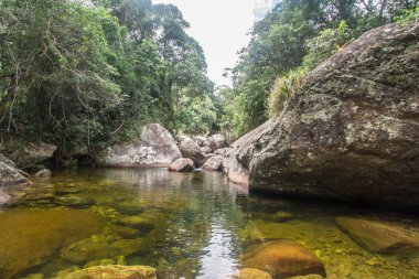 Şelale ve Serra dos Orgaos Park nehirde. Petropolis - Rio de Janeiro - Brezilya. Brezilya orman