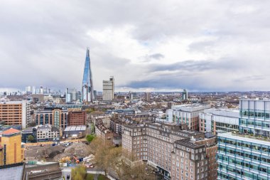 Londra'nın panoramik şehir manzarası. Ofis binası.