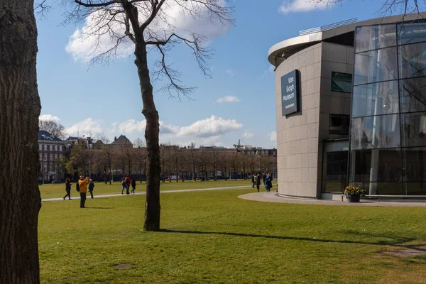 Amsterdam, Hollanda - 13 Nisan 2019: Amsteda Müzeler Parkı