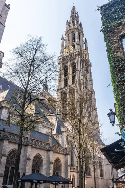 Amberes, Bélgica - 7 de abril de 2019: La Catedral de Nuestra Señora (Dut — Foto de Stock