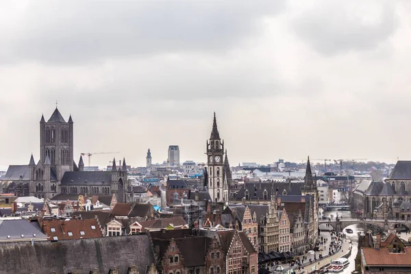 Gante, Bélgica - 6 DE ABRIL DE 2019: Vista desde lo alto de la ciudad Gh — Foto de Stock